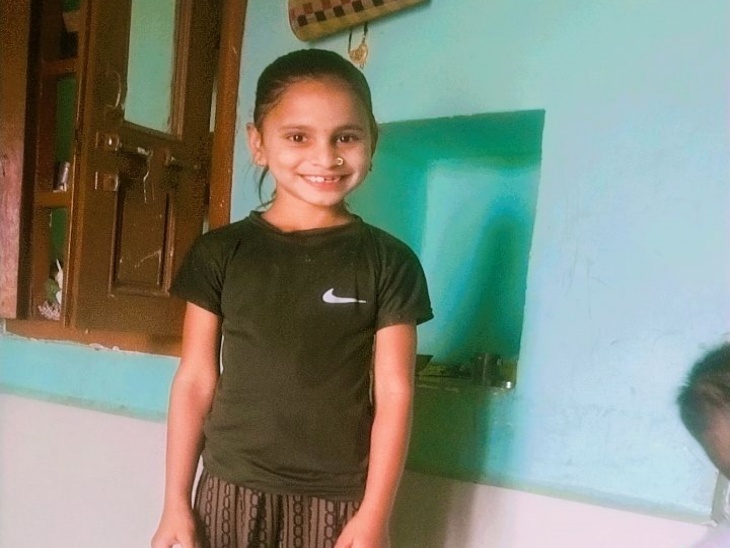 12 साल की जाह्नवी पाटीदार का शव परिवार के लोगों को रसोई में पड़ा मिला था। गला धारदार हथियार से काटा हुआ था।