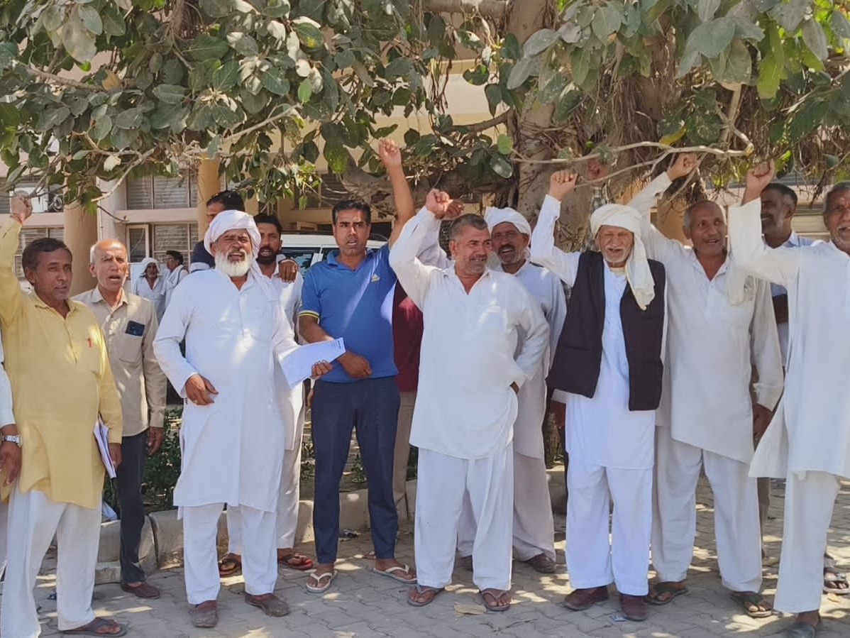 ਮੰਗਾਂ ਤੋਂ ਵੱਧ ਸਰਕਾਰ ਖਿਲਾਫ ਨਾਅਰੇਬਾਜ਼ੀ ਕਰਦਿਆਂ ਕਿਸਾਨ ਚੀਕਦੇ ਹਨ.