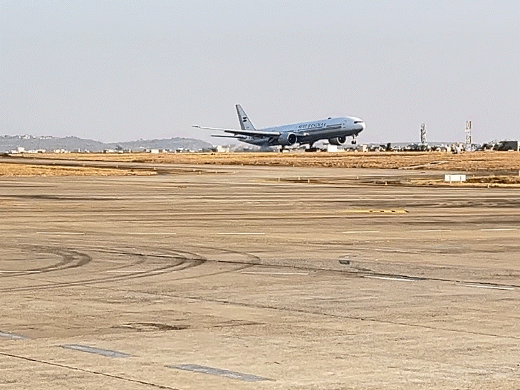 कोड-ई बोइंग 777-300ER विमान की भोपाल एयरपोर्ट पर सफल ट्रायल लैंडिंग।