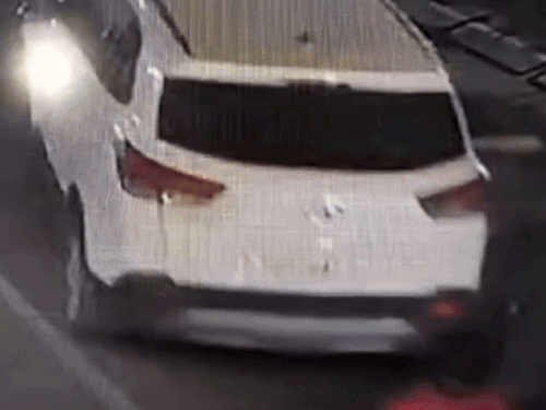 ਕ੍ਰੋਕਸ ਕਰਤਾ ਕਾਰ ਨੂੰ ਲੈ ਕੇ ਚਲਾ ਰਹੇ ਕਾਰਾਂ ਤੋਂ ਭੱਜ ਰਹੇ ਹਨ.