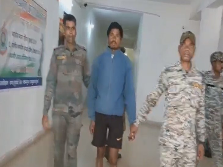 कुसमी पुलिस ने हत्या के आरोपी को कोर्ट में पेश किया, जहां से कोर्ट ने आरोपी को जेल भेज दिया है।