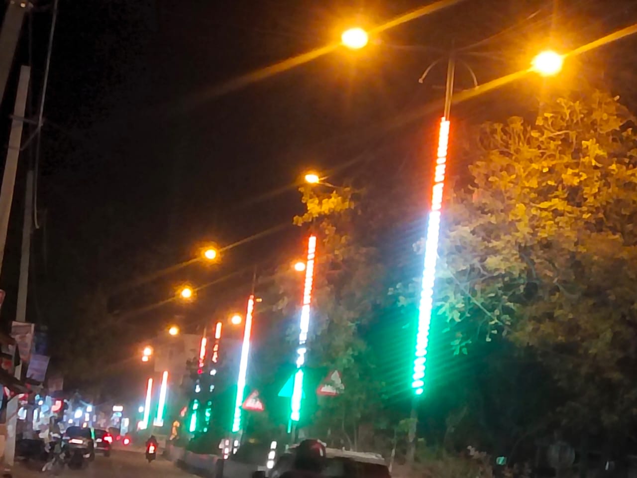 ਸ਼ਹਿਰ ਵਿੱਚ ਮਹਿੰਦਰਗੜ ਮਿ municipality ਂਸਪੈਲਿਟੀ ਦੁਆਰਾ ਲਾਈਟਾਂ ਲਗਾਈਆਂ ਗਈਆਂ