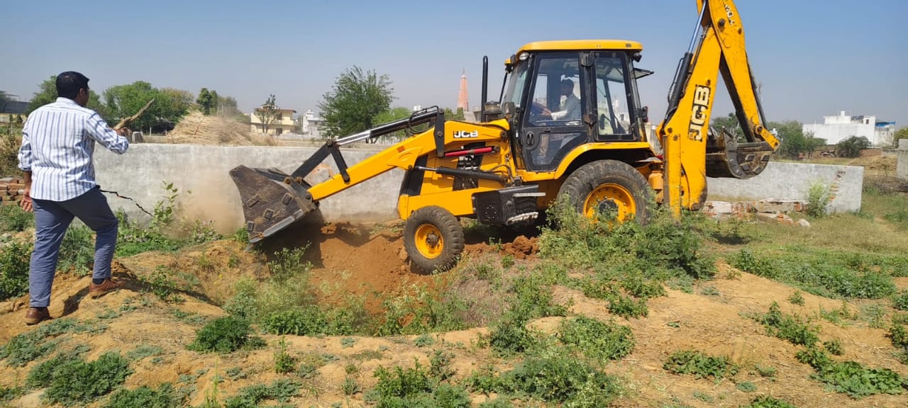 ਜੇਸੀਬੀ ਨੇ ਐਡੀਕੇ ਵਿੱਚ ਨਾਜਾਇਜ਼ ਕਲੋਨੀ ਨੂੰ ਤੋੜਿਆ