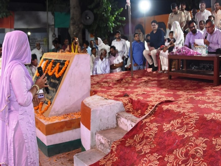 ਡੀਸੀ ਮਹਾਵਰ ਕੌਸ਼ਿਕ ਗੀਵਾਨੀ ਪਿੰਡ ਗੋਲਾਗੜ ਪਿੰਡ ਵਿੱਚ ਲੋਕਾਂ ਦੀਆਂ ਸਮੱਸਿਆਵਾਂ ਸੁਣਦਿਆਂ