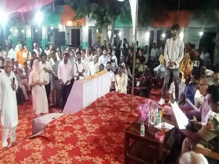 ਡੀਸੀ ਮਹਾਵਰ ਕੌਸ਼ਿਕ ਗੀਵਾਨੀ ਪਿੰਡ ਗੋਲਾਗੜ ਪਿੰਡ ਵਿੱਚ ਲੋਕਾਂ ਦੀਆਂ ਸਮੱਸਿਆਵਾਂ ਸੁਣਦਿਆਂ