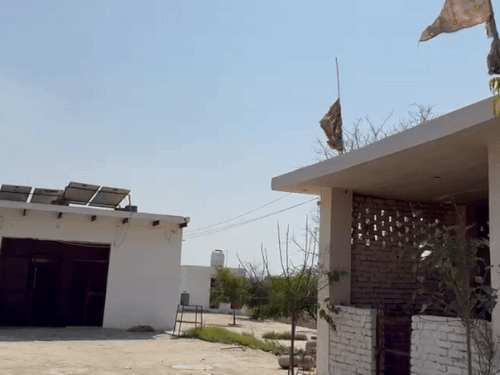 ਕ੍ਰੈਟਰ ਕਲਾਂ ਦਾ ਗੋਰਖਮ ਨੂੰ ਦਫ਼ਨਾਇਆ ਗਿਆ ਸੀ ਜਿਸ ਦੇ ਲਾਸ਼ ਨੂੰ ਦਫ਼ਨਾ ਦਿੱਤਾ ਗਿਆ ਸੀ.