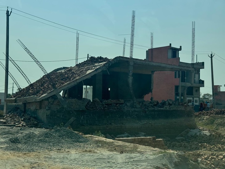 ਪ੍ਰਬੰਧਕੀ ਕਾਰਵਾਈ ਤੋਂ ਬਾਅਦ ਨਾਜਾਇਜ਼ ਉਸਾਰੀ ਟੁੱਟ ਗਈ.