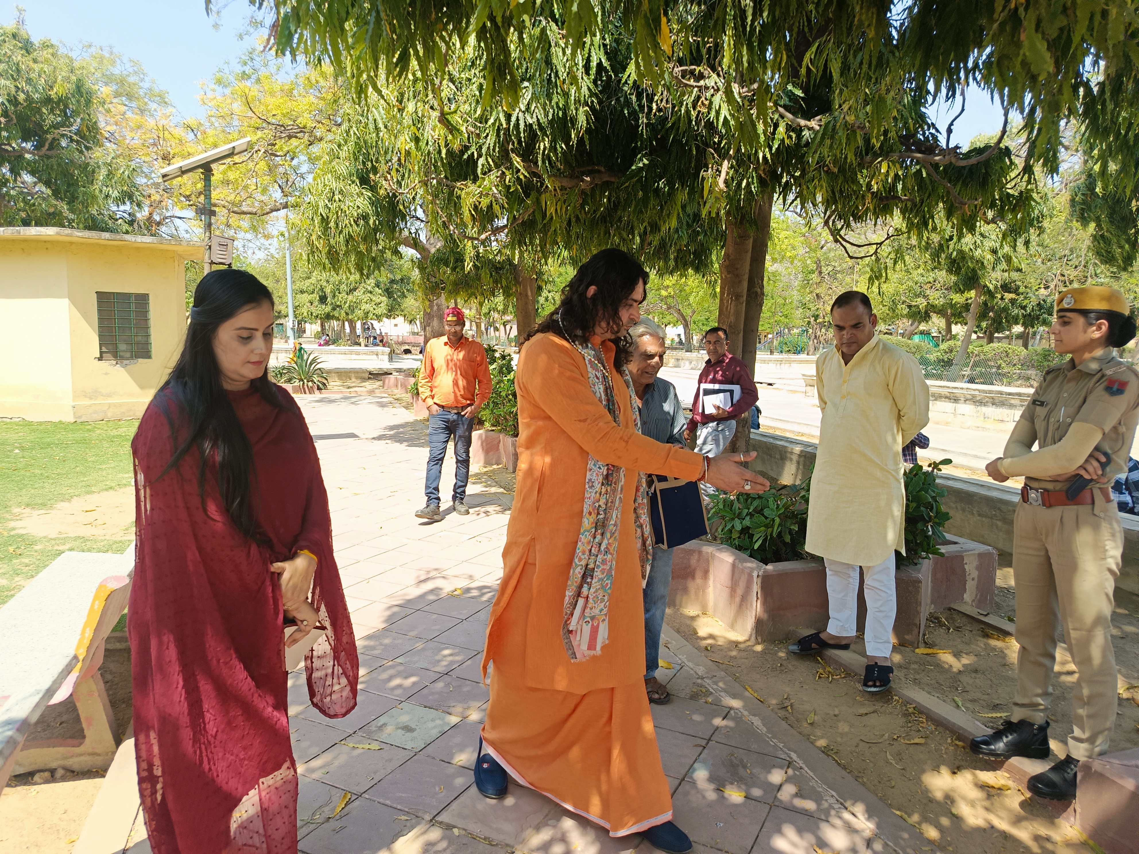 विधायक ने स्मार्ट सिटी के कामों पर सवाल उठाए।