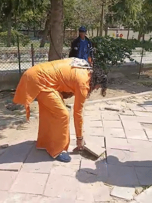 विधायक बालमुकुंदाचार्य ने स्मार्ट सिटी प्रोजेक्ट के तहत किए गए निर्माण कार्यों की गुणवत्ता पर सवाल उठाए ।