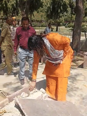 विधायक ने निर्माण कार्य में की गई लिपापोती