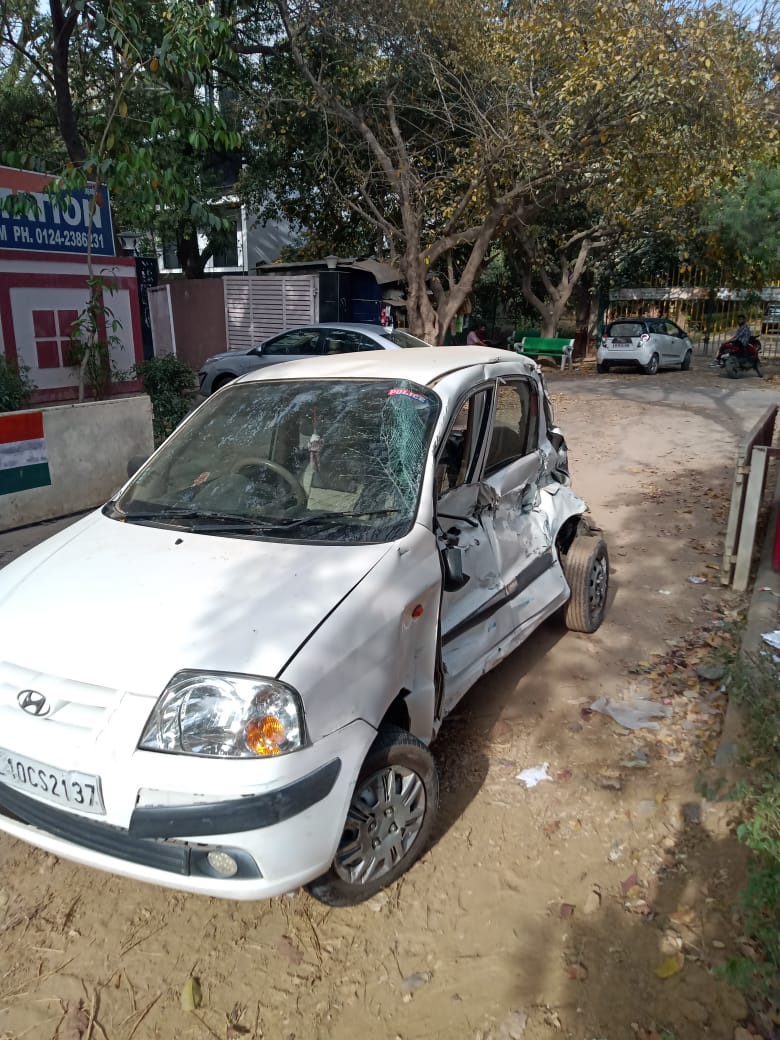 ਗੁਰੂਗ੍ਰਾਮ ਵਿੱਚ ਰੋਡਵੇਜ਼ ਦੇ ਟੱਕਰ ਦੁਆਰਾ ਮ੍ਰਿਤਕ ਕਾਰ