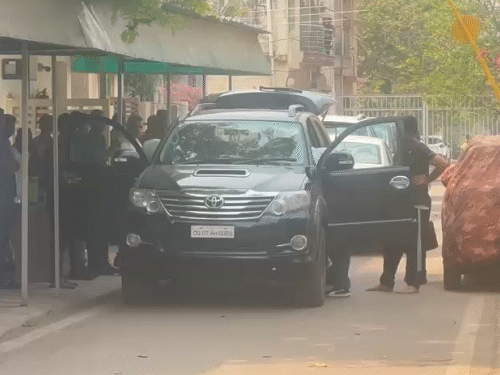 बुधवार को CBI की टीम ने भूपेश बघेल के काफिले की गाड़ियों की भी जांच की।