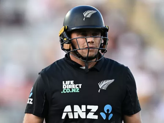 Wicketkeeper batsman Tom Latham was injured during the net practice. - Dainik Bhaskar