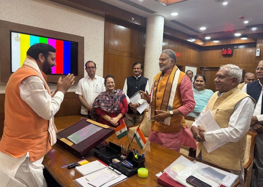 ਵਿਧਾਇਕ ਮੁੱਖ ਮੰਤਰੀ ਸ਼ਹੀਦ ਮੈਮੋਰੀਅਲ ਦੀ ਉਸਾਰੀ ਦੇ ਸੰਬੰਧ ਵਿੱਚ ਮੁੱਖ ਮੰਤਰੀ ਨੂੰ ਮਿਲੇ.