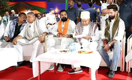 केंद्रीय मंत्री चिराग पासवान की इफ्तार पार्टी में बिहार के CM नीतीश कुमार। (फाइल फोटो)
