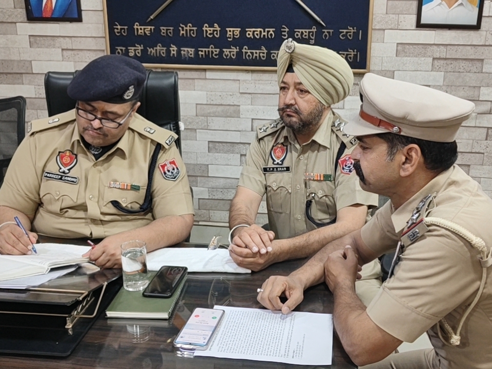 ਇਸ ਕੇਸ ਬਾਰੇ ਜਾਣਕਾਰੀ ਦਿੰਦਿਆਂ ਪੁਲਿਸ ਅਧਿਕਾਰੀ.