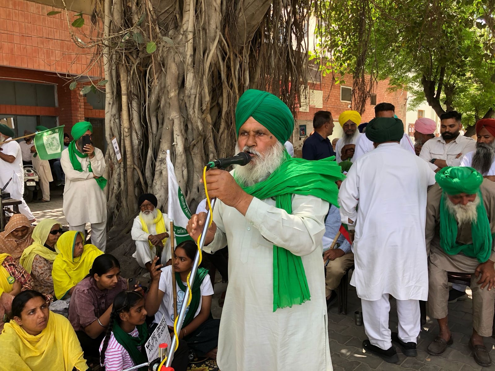 ਧਾਰ ਧਰਨਾ 'ਤੇ ਸੰਬੋਧਨ ਕਰਦਿਆਂ ਕਿਸਾਨ ਨੇਤਾ.