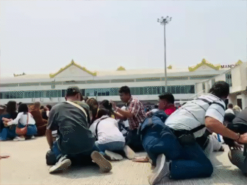 Thailand Myanmar Earthquake Photos Update | Bangkok China | म्यांमार और  थाईलैंड में तबाही वाले भूकंप के 10 PHOTOS: 30 मंजिला इमारत पलभर में मलबा  बनी, जान बचाने के लिए ...