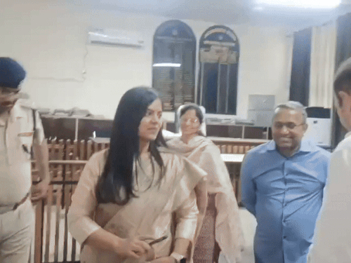 मेले के बाद DC नेहा सिंह ने तहसील कार्यालय का जायजा लिया।