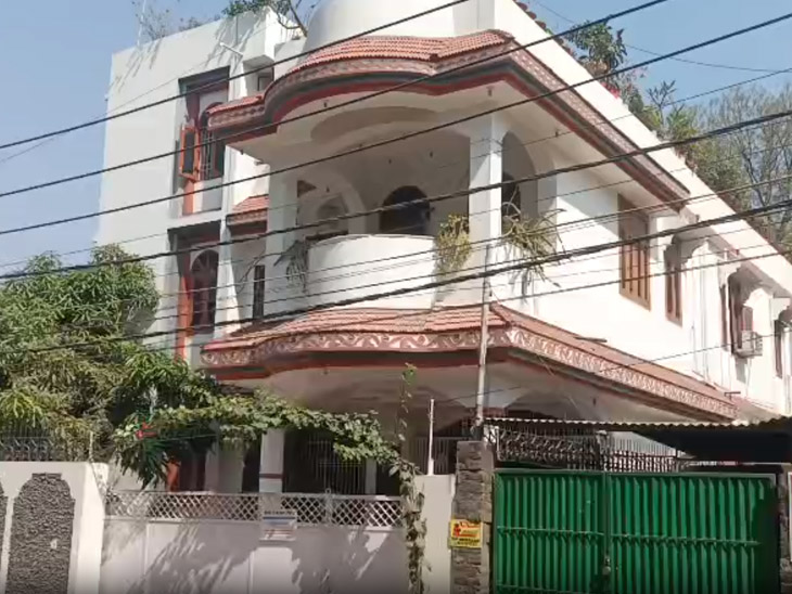 गुरुवार को तारिणी दास के पूर्णेंदु नगर आवास पर छापेमारी हुई।