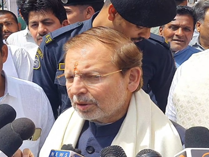 ਮੰਤਰੀ ਅਰਵਿੰਦ ਸ਼ਰਮਾ ਨੇ ਪੱਤਰਕਾਰਾਂ ਨਾਲ ਗੱਲਬਾਤ ਕਰ ਰਹੇ ਹਾਂ.