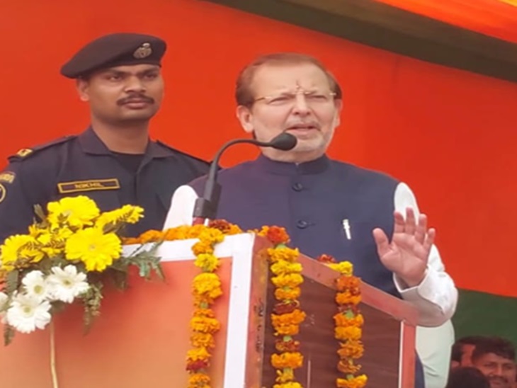 कार्यक्रम में बोलते हुए मंत्री अरविंद शर्मा।