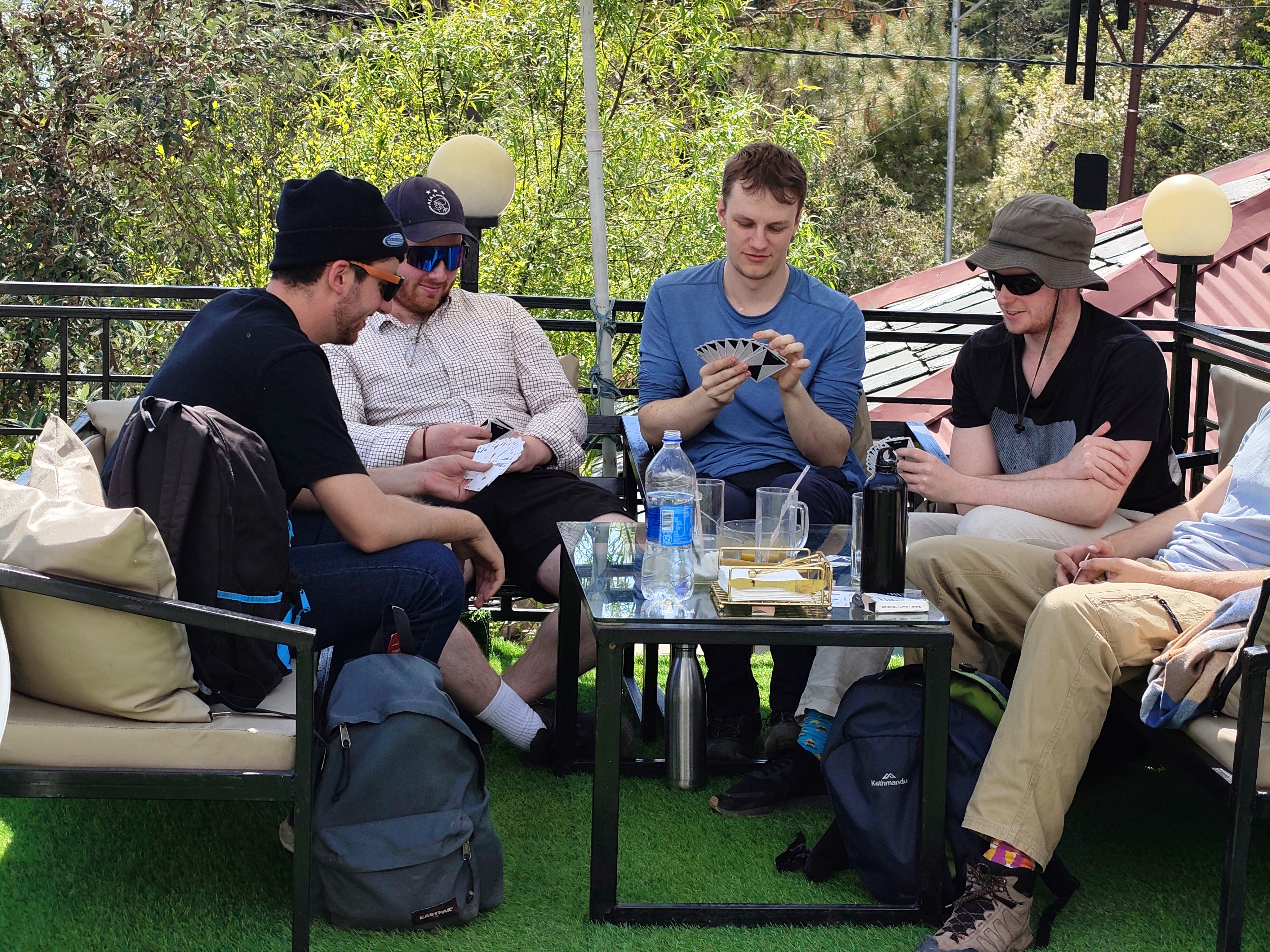 धर्मशाला में इंजॉय करते विदेशी पर्यटक।