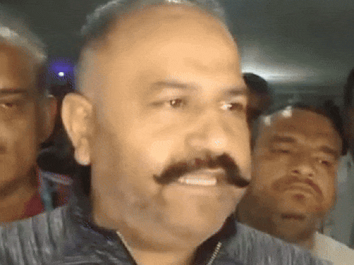 थाने पहुंचे पूर्व सांसद सुशील रिंकू मामले की जानकारी देते हुए। - Dainik Bhaskar