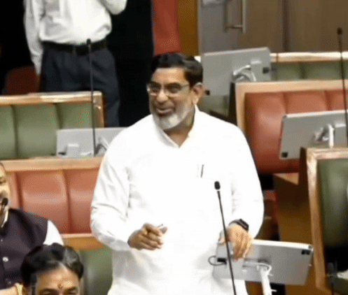 सड़क निर्माण को मंजूरी मिलने के बाद सरकार और मंत्री का धन्यवाद करते विधायक आफताब अहमद