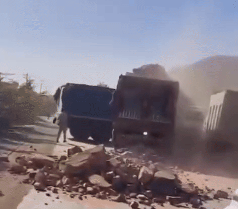 ਡੰਪਰ ਤੋਂ ਹੇਠਾਂ ਪੱਥਰ.