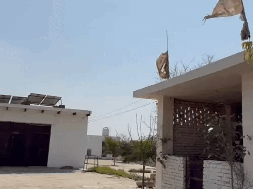 ਖੂਹ 'ਤੇ ਨਜ਼ਰ ਰੱਖਣ ਲਈ ਪਿੰਡ ਵਿਚ ਪਿੰਡ ਪੈਂਟਵਸ ਕਲਾਂ ਦਾ ਧਾਰਮਿਕ ਸਥਾਨ.