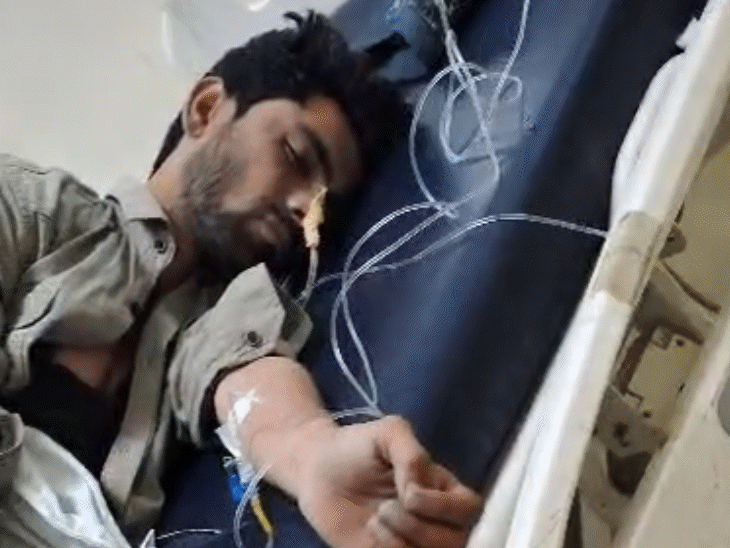 युवक को शुक्रवार को रात हॉस्पिटल में भर्ती कराया गया था। इलाज के दौरान उसकी मौत हो गई।