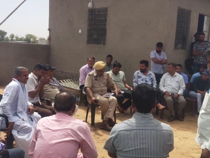 शिवदासपुरा में हुई घटना को लेकर शनिवार को पुलिस ने ग्रामीणों के साथ बैठक की।