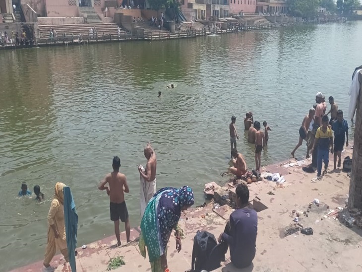 ਪਿੰਦਰ ਦੇ ਅਸਥਾਨ ਵਿਚ ਸੁੱਤੇ ਗਏ ਭਗਤ.