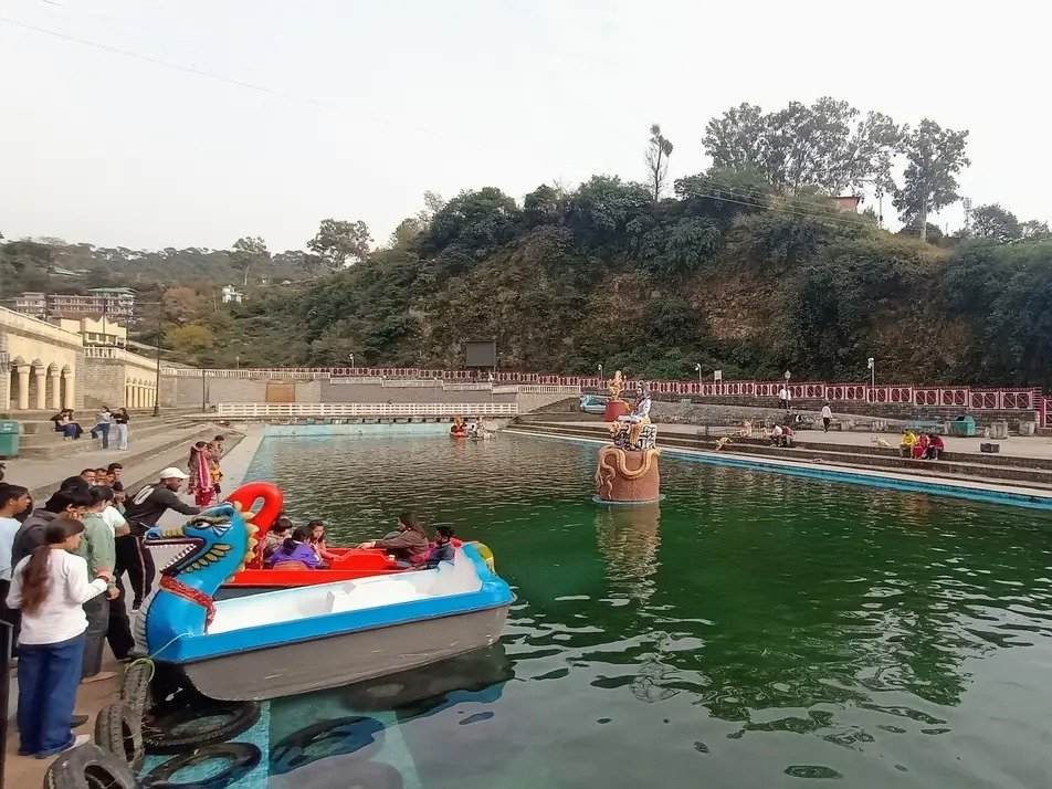 कांगड़ा तीर्थयात्रियों के अलावा पर्यटक भी पहुंच रहे हैं।
