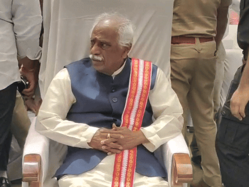 ਕਰਨਾਲ ਪ੍ਰੋਗਰਾਮ ਵਿਚ ਹਰਿਆਣੇ ਦਾ ਰਾਜਪਾਲ ਮੌਜੂਦ ਹੈ.