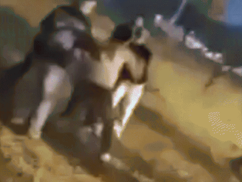 ਹਮਲਾਵਰ ਵਿਦਿਆਰਥੀ ਆਦਿਤਿਆ ਠਾਕੁਰ ਨੂੰ ਮਾਰਨਾ.