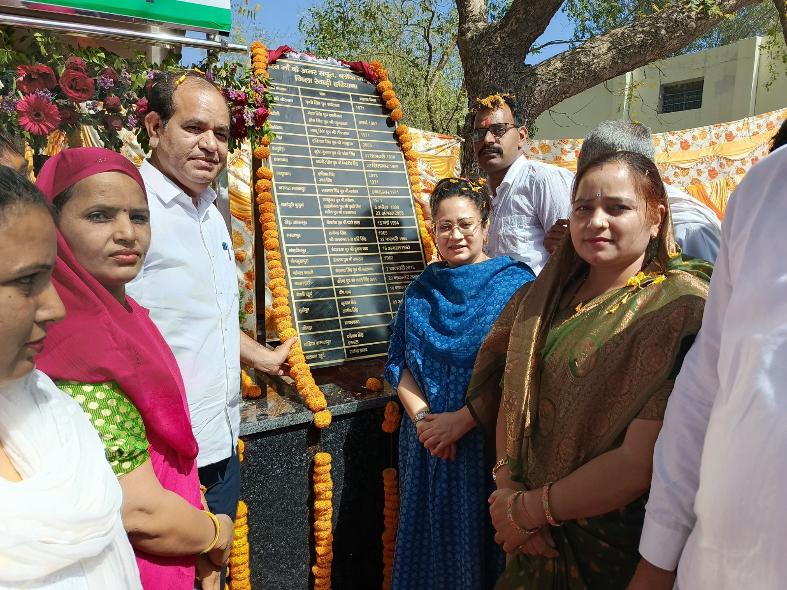 ਸਿਹਤ ਮੰਤਰੀ ਆਰਤੀ ਸਿੰਘ ਰਾਓ ਅਤੇ ਵਿਧਾਇਕ ਅਨਿਲ ਕੁਮਾਰ ਯਾਦਵ ਵੀ ਖੂਨਦਾਨ ਅਤੇ ਮੈਡੀਕਲ ਜਾਂਚ ਕੈਂਪਾਂ ਨੂੰ ਸ਼ੁਰੂ ਕਰਦੇ ਹਨ.