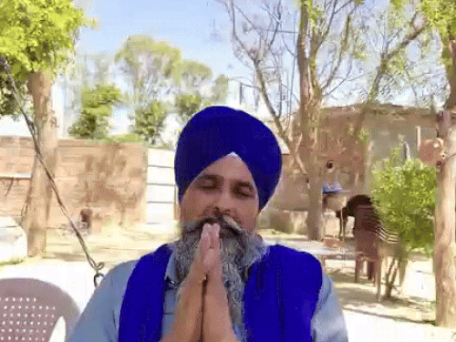 ਸਰਦਾਰ ਸਿੰਘ ਪੰਦਰ ਕਿਸਾਨ ਮਜ਼ਦਾਦੋਰ ਸੰਘੱਗਾਰਸ ਮੋਰਚਾ ਮੋਰਚਾ ਭਲਕੇ ਹੋਣ ਦੇ ਪ੍ਰਦਰਸ਼ਨ ਬਾਰੇ ਜਾਣਕਾਰੀ ਦਿੰਦੇ ਹੋਏ.
