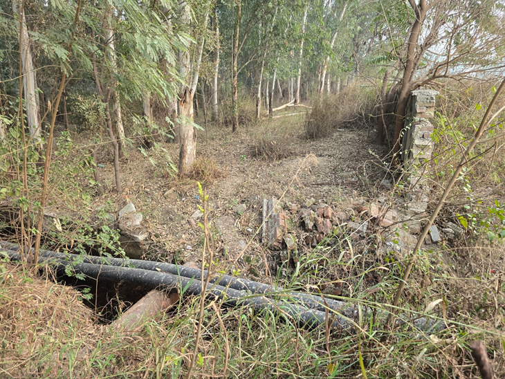 ਪਾਈਪ ਨੂੰ ਸਿੱਧਾ ਰੇਲ ਨੰਬਰ 6 ਵਿਚ ਦਬਾਇਆ ਗਿਆ ਹੈ.