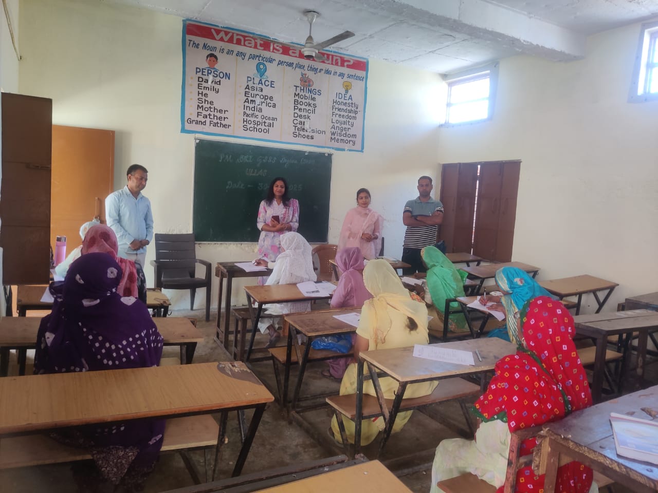 उल्लास के तहत आयोजित परीक्षा देती महिलाएं।