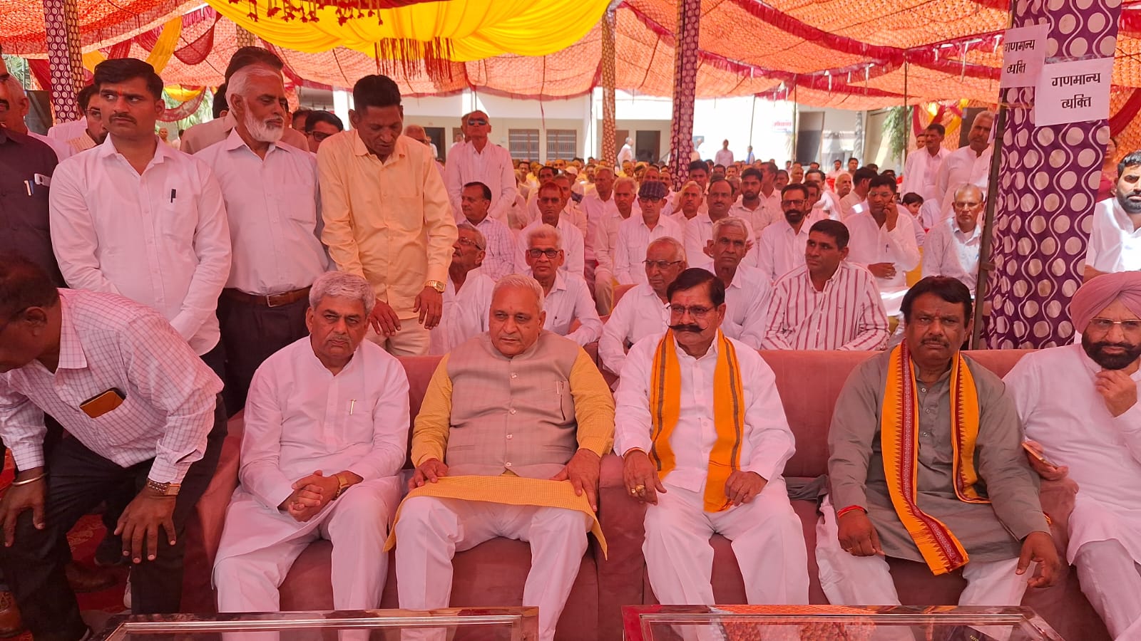 सिरसा में रानियां रोड स्थित कुम्हार धर्मशाला में आयोजित समरोह में मौजूद कैबिनेट मंत्री रणबीर सिंह गंगवा, चेयरमैन वीर शांति स्वरूप व अन्य पदाधिकारी।