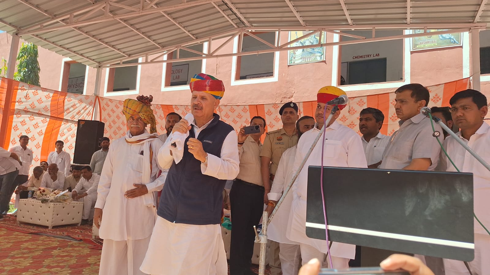 ਰਾਓ ਇੰਦਰਜੀਤ ਸਿੰਘ ਨੇ ਪਿੰਡ ਵਾਸੀਆਂ ਨੂੰ ਗੁਰੂਗ੍ਰਾਮ ਬਘਰੰਗਾ ਪਿੰਡ ਵਿੱਚ ਸੰਬੋਧਨ ਕਰਦਿਆਂ ਕੀਤਾ.