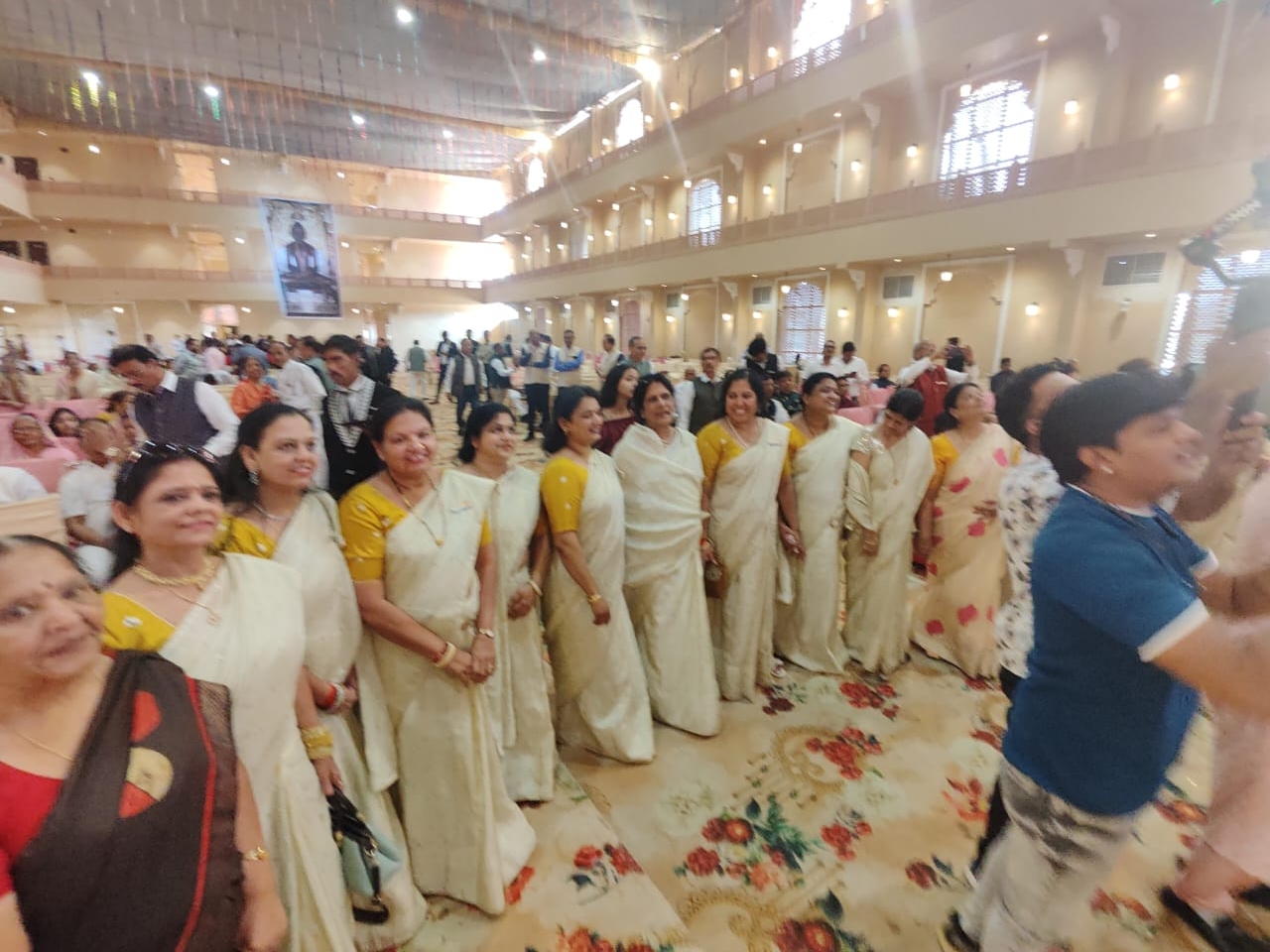 कार्यक्रम में उपस्थित महिलाएं