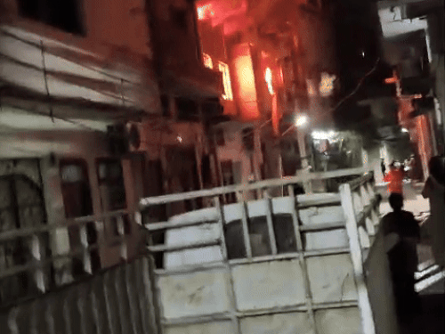 लुधियाना में किरपाल नगर स्थित एक फैक्ट्री में लगी आग। - Dainik Bhaskar