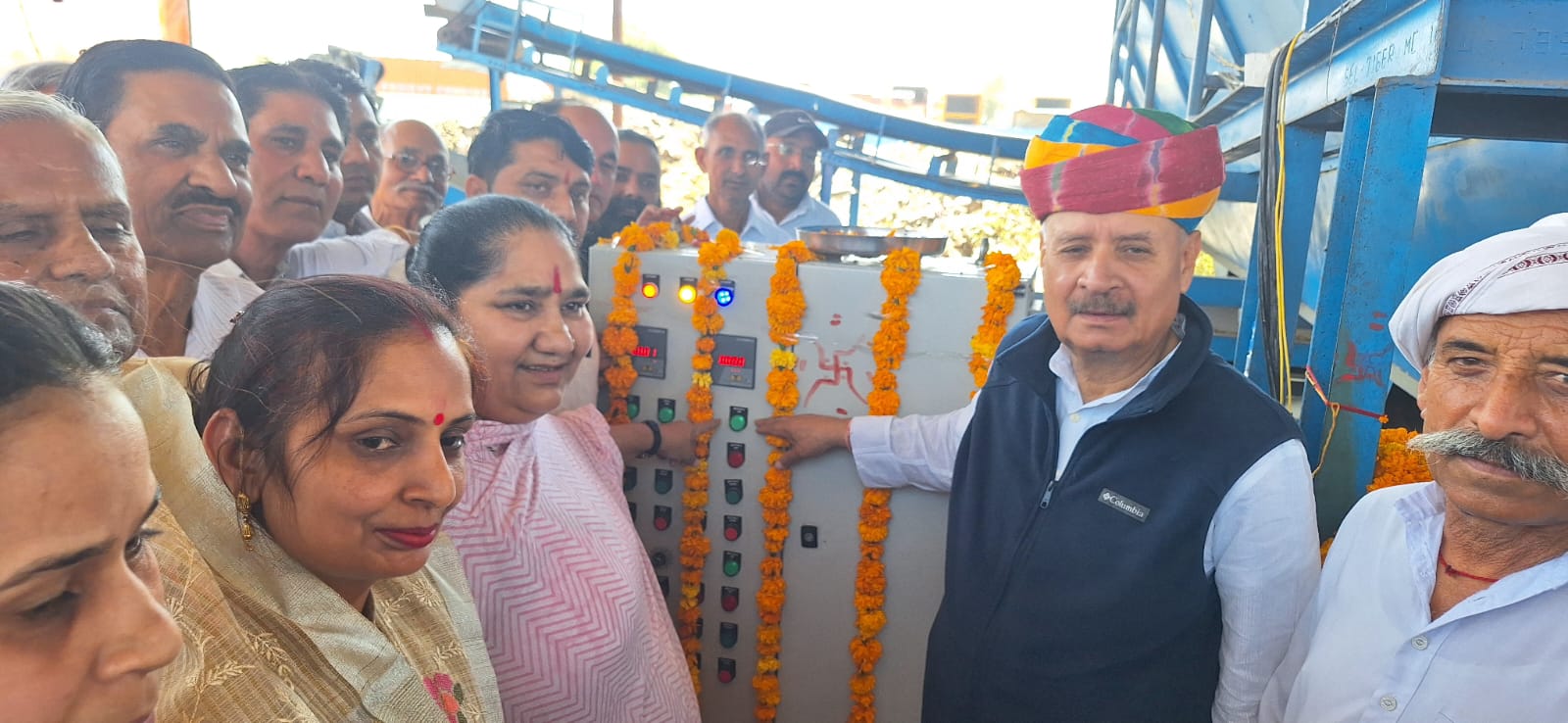 ਰਾਓ ਅਥਰਾਜੀਤ ਸਿੰਘ ਗੁਰੂਗਾ ਪਿੰਡ ਦੇ ਬਘਿਆ ਕਲਾਂ ਵਿੱਚ ਵਿਕਾਸ ਕਾਰਜਾਂ ਦਾ ਉਦਘਾਟਨ ਕਰਦਾ ਹੈ.