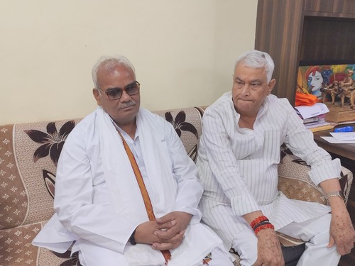 डॉ. किरोड़ी सोमवार को शिक्षा मंत्री दिलावर के निवास पर पहुंचे थे। उन्होंने यहां दिलावर के भतीजे के निधन पर संवेदना व्यक्त की।