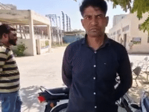 ਫੌਰਮੋਰਟਮ ਹਾ House ਸ ਵਿਖੇ ਮ੍ਰਿਤਕ ਦਾ ਪਰਿਵਾਰ ਮੌਜੂਦ ਹੈ.