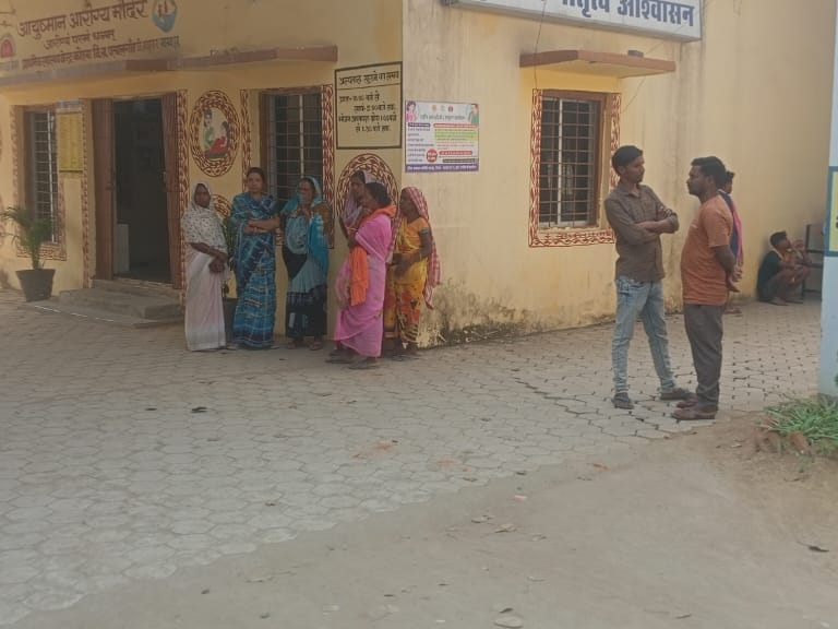 Woman sarpanch murdered after entering her house | घर घुसकर महिला सरपंच की  हत्या: जशपुर में धारदार हथियार से वार, गला भी रेंता; घर के आंगन में नहा रही  थी तभी मार