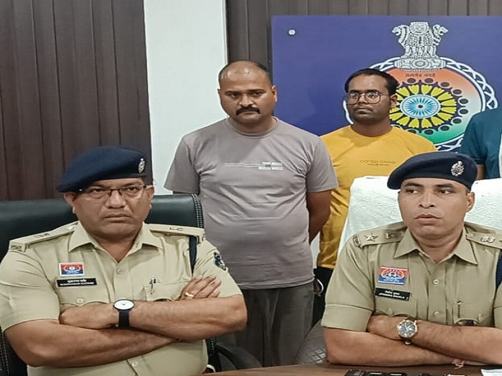 डायल 112 का सिपाही विजय धुरंधर और चालक अनिल टंडन